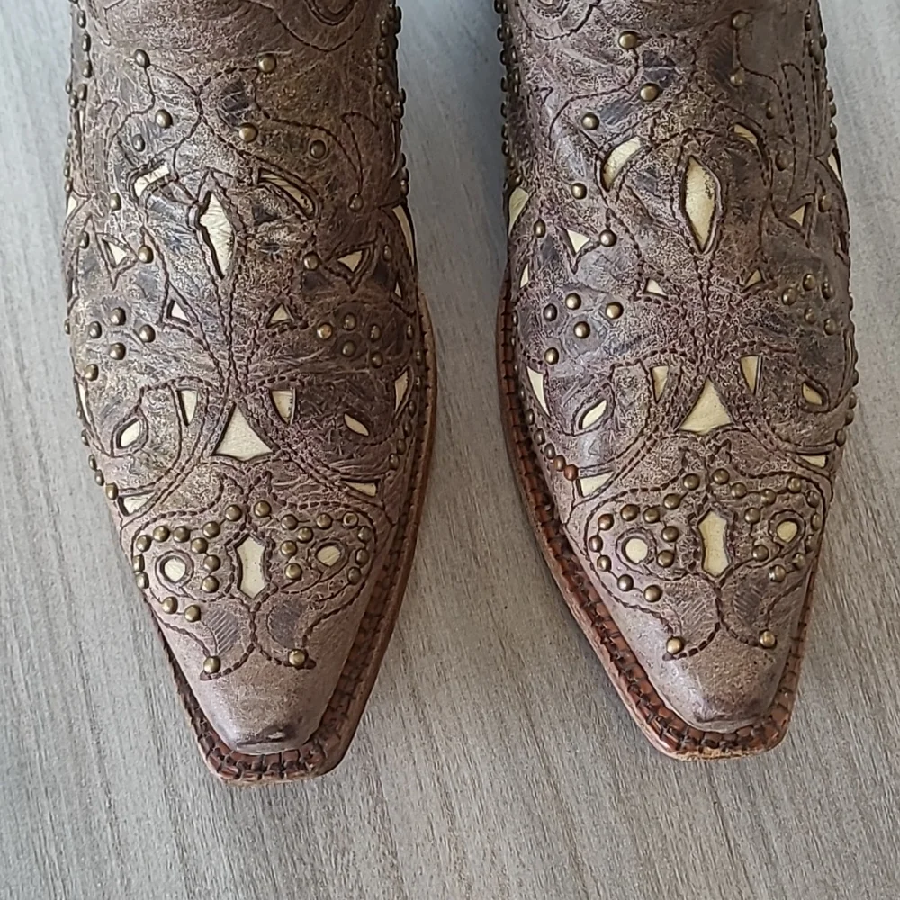 Corral Snip Toe Boots - Brown - Picture 2 of 8